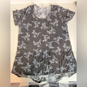 Women’s LuLaRoe tee size large